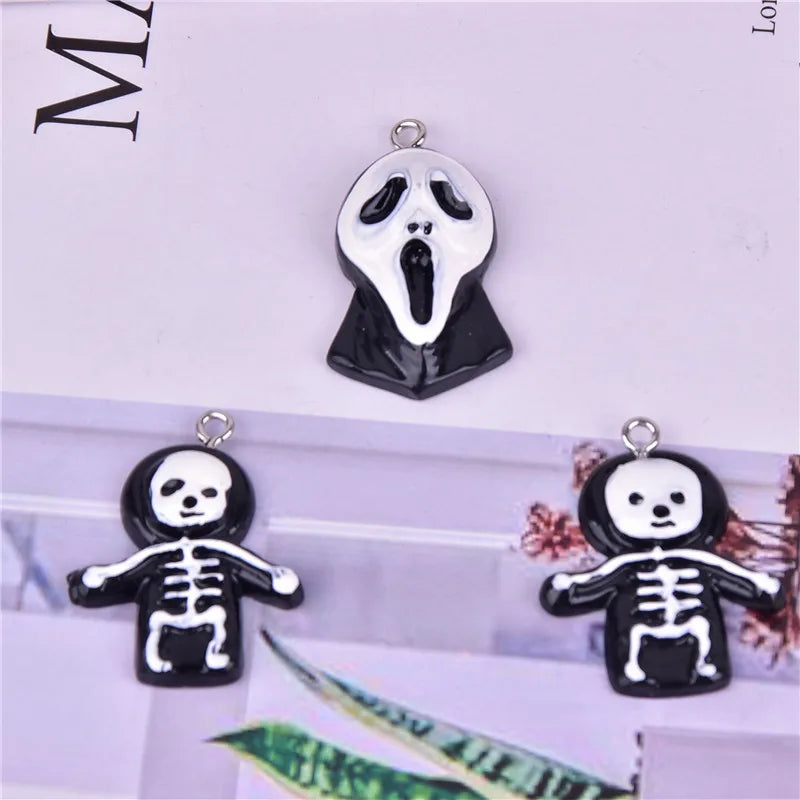 10pcs  Evil Skull Halloween Resin Charms