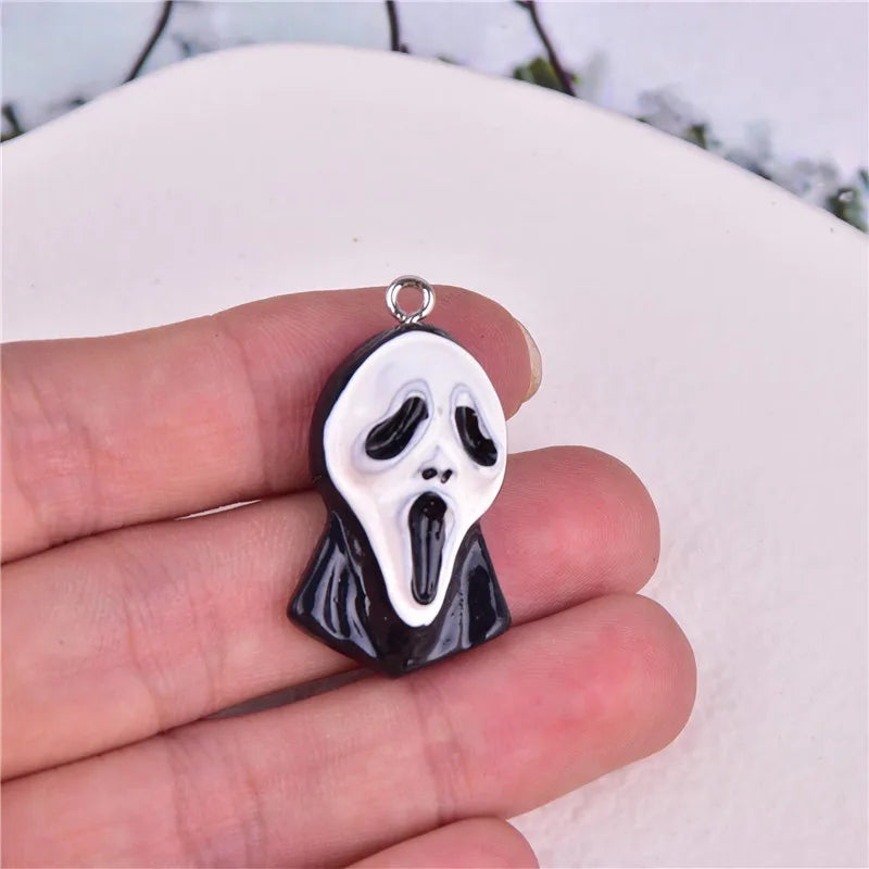 10pcs  Evil Skull Halloween Resin Charms