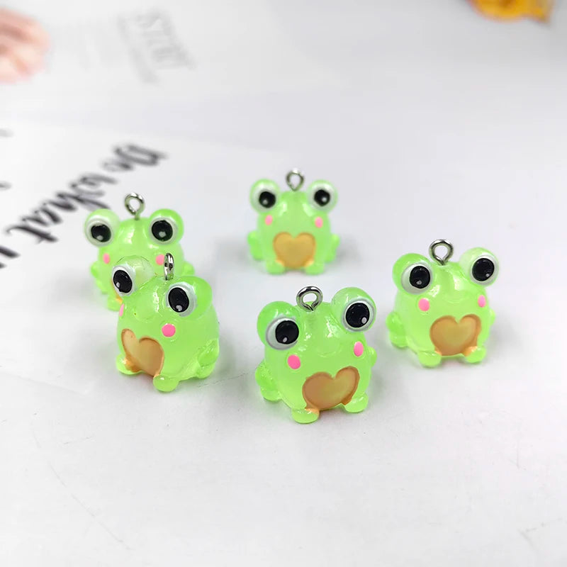 10pcs Cute Luminous Hearts Frog Charms