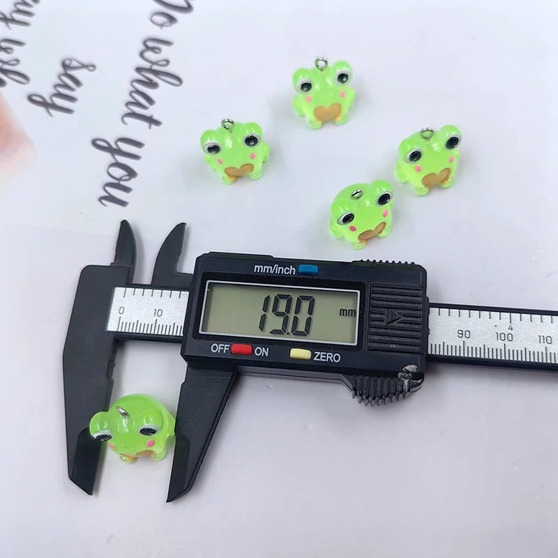 10pcs Cute Luminous Hearts Frog Charms