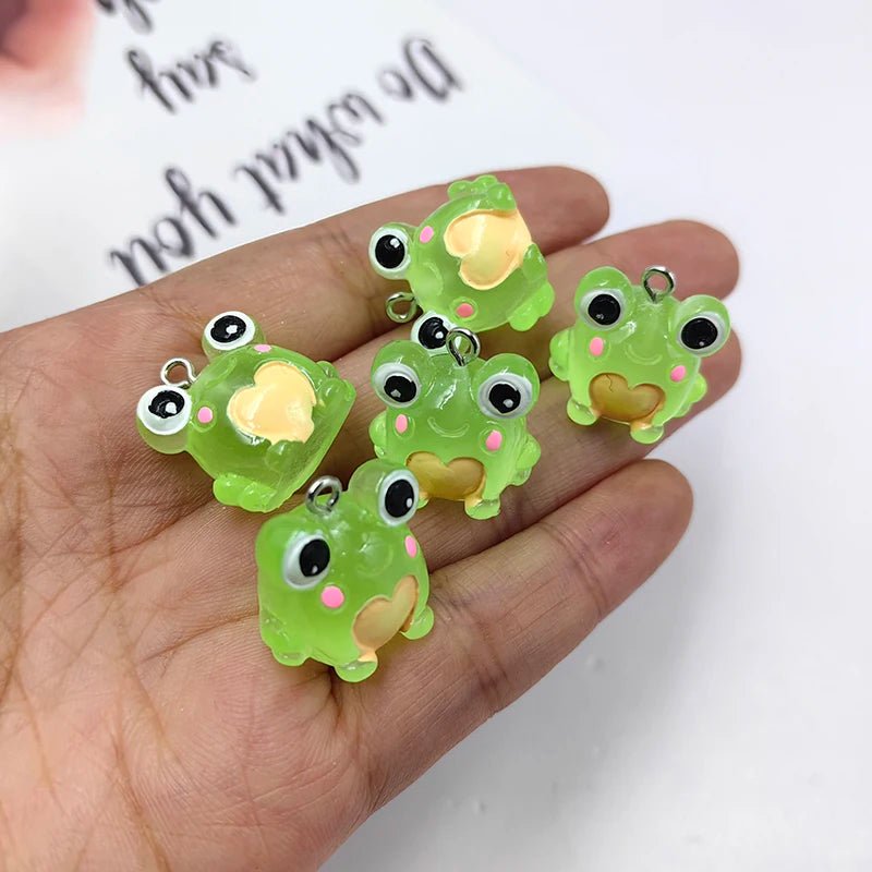 10pcs Cute Luminous Hearts Frog Charms