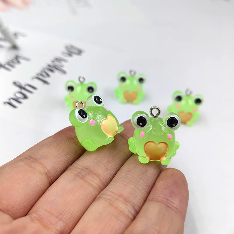 10pcs Cute Luminous Hearts Frog Charms