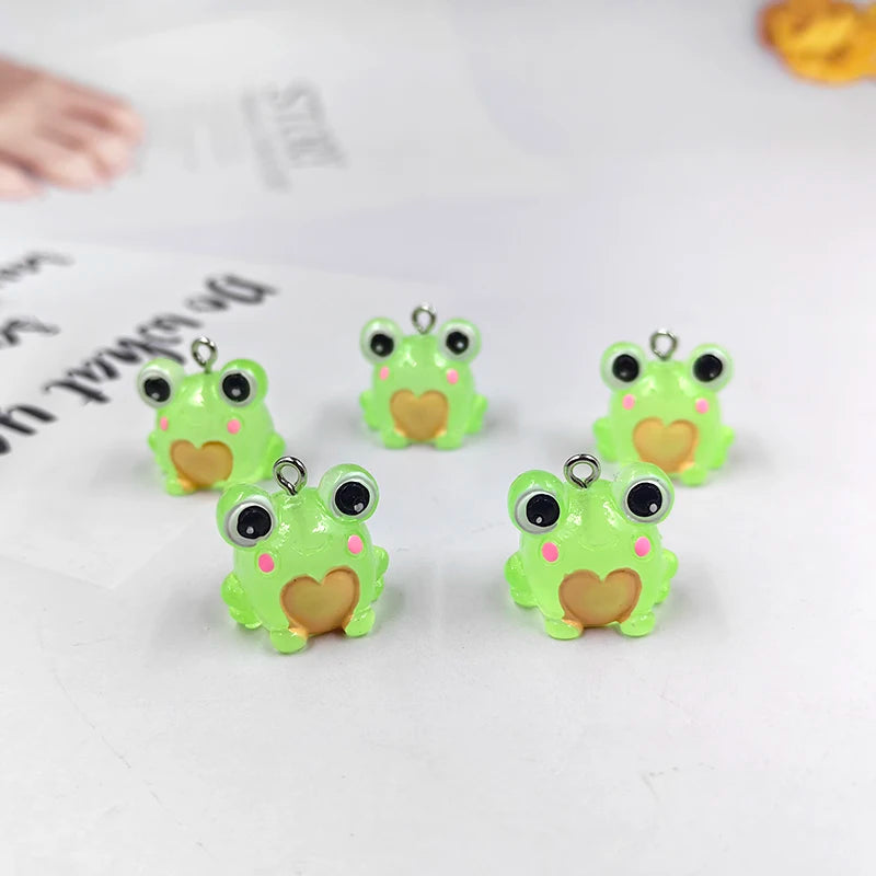 10pcs Cute Luminous Hearts Frog Charms