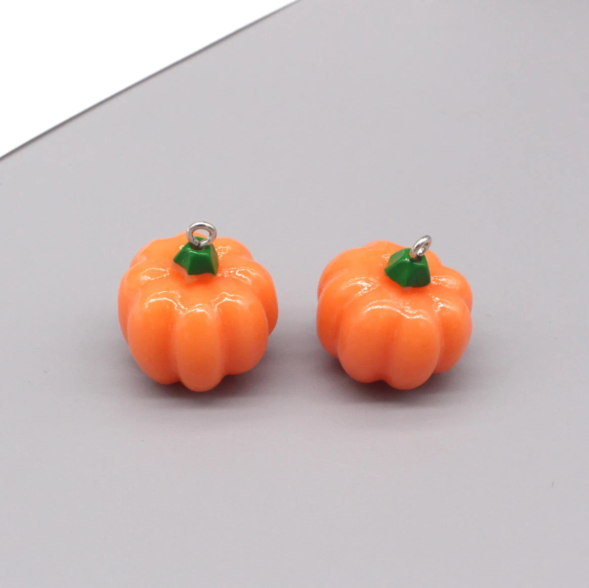 10pcs/pack Cute 3D Mini Pumpkin Resin Charms Funny Halloween Cushaw Food Pendant For Earring Keychain Diy Jewelry Making D275